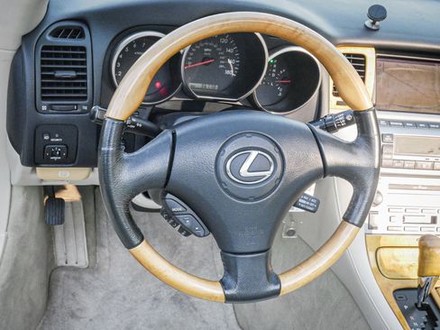 Used 2002 Lexus SC 430 Convertible image 18