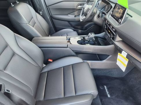 New 2025 Nissan Rogue SV w/ SV Premium Package FWD image 11