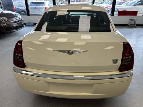Used 2005 Chrysler 300 C image 10