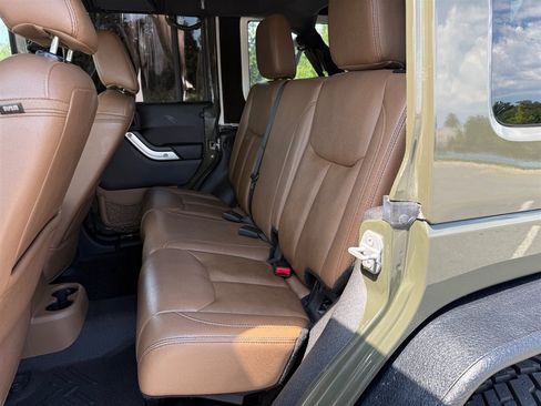 Used 2015 Jeep Wrangler Unlimited Rubicon w/ Dual Top Group AWD/4WD image 25