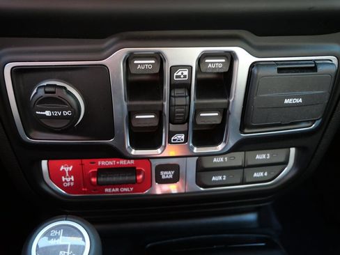 Used 2018 Jeep Wrangler Unlimited Rubicon w/ Cold Weather Group AWD/4WD image 25