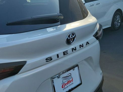 New 2026 Toyota Sienna XLE image 7