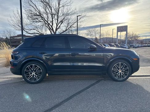 Used 2024 Porsche Cayenne Base image 6