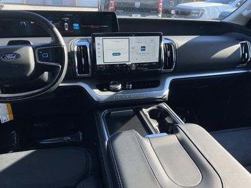 New 2025 Ford Expedition Platinum w/ Driver's Package image 14