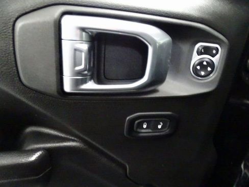 Used 2024 Jeep Wrangler Unlimited w/ Convenience Group AWD/4WD image 8