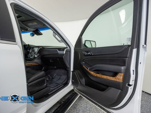 Used 2019 Chevrolet Suburban Premier AWD/4WD image 41
