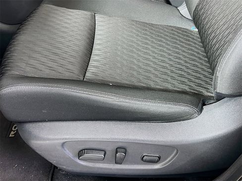 Used 2019 Nissan Rogue SV image 10