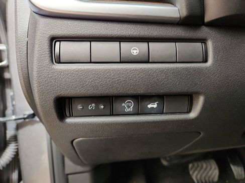 Used 2024 Nissan Rogue Platinum image 16