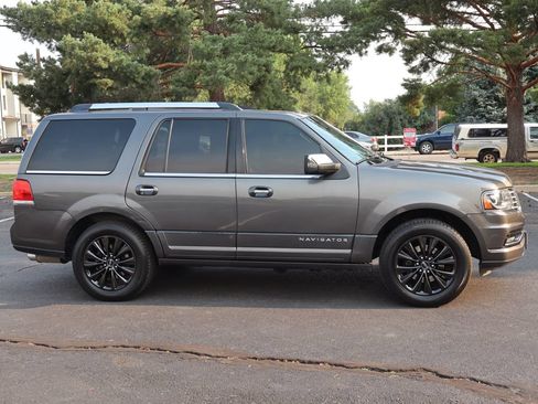 Used 2015 Lincoln Navigator 4WD image 3