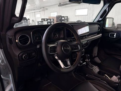 Used 2024 Jeep Wrangler Sahara w/ Technology Group AWD/4WD image 8