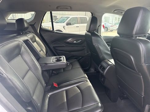 Used 2023 GMC Terrain SLT image 9