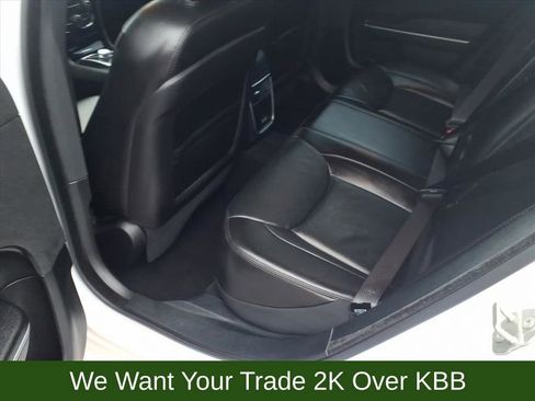 Used 2023 Chrysler 300 Touring L image 12