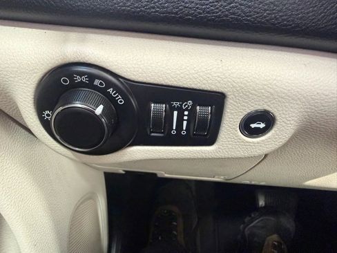 Used 2015 Chrysler 200 Limited w/ Convenience Group FWD image 16
