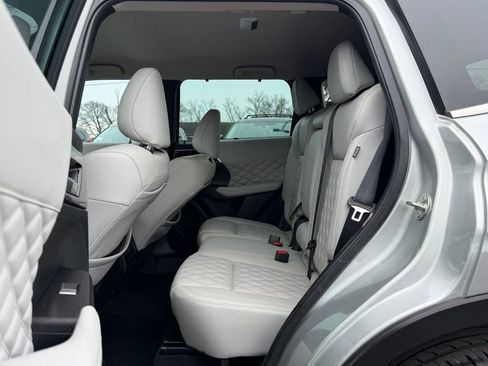 Used 2023 Mitsubishi Outlander SEL FWD image 16