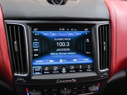 Used 2017 Maserati Levante w/ Luxury Package image 29