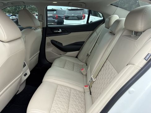 Used 2021 Nissan Maxima Platinum w/ Sport Mat Group FWD image 5