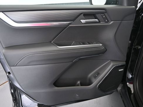 New 2025 GMC Acadia Elevation image 17