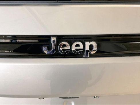 Used 2022 Jeep Grand Cherokee Overland image 32