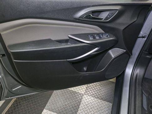 Used 2025 Chevrolet Trax ACTIV w/ Sunroof Package FWD image 39