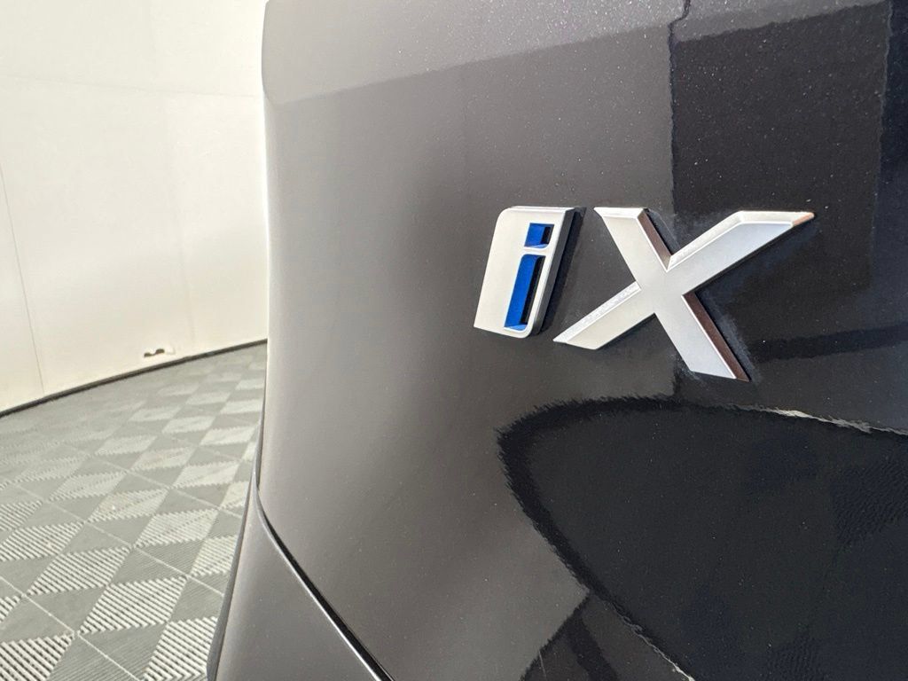 Certified 2024 BMW iX xDrive50 w/ Sport Package AWD/4WD image 10