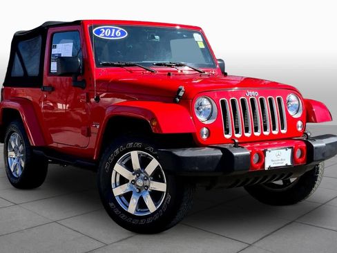 Used 2016 Jeep Wrangler Sahara w/ Connectivity Group AWD/4WD image 3