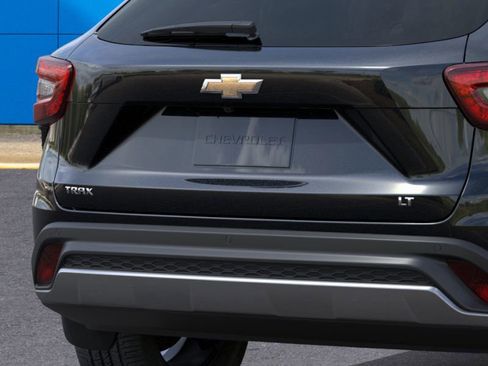 New 2026 Chevrolet Trax LT w/ Driver Confidence Package image 14