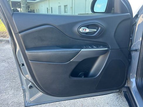 Used 2020 Jeep Cherokee Latitude Plus w/ Comfort/Convenience Group image 37