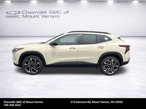New 2026 Chevrolet Trax RS FWD image 2