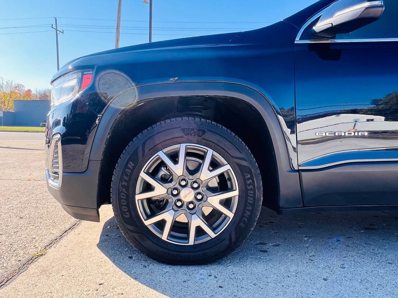 Used 2021 GMC Acadia SLE w/ Driver Convenience Package FWD image 4