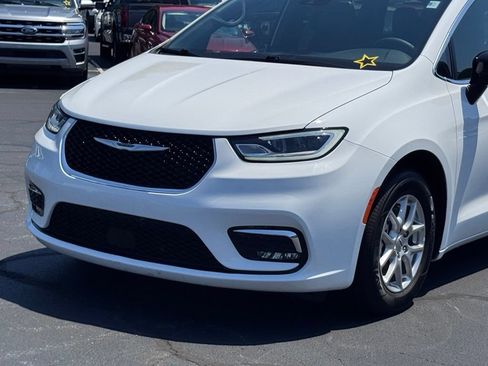 Used 2025 Chrysler Pacifica Select FWD image 35