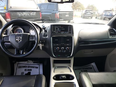 Used 2017 Dodge Grand Caravan SXT image 19