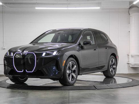 New 2026 BMW iX xDrive60 image 3