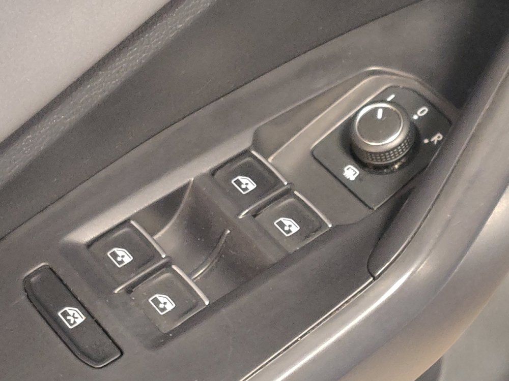 Used 2025 Volkswagen Jetta SE FWD image 27