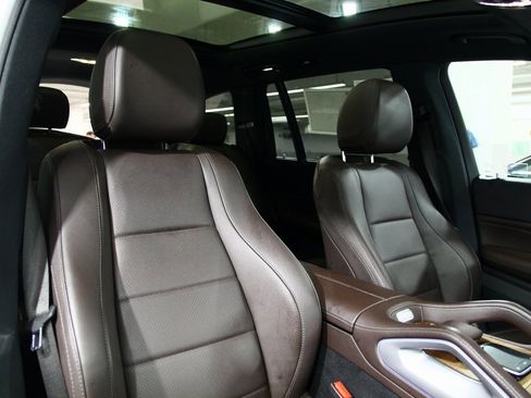 Used 2023 Mercedes-Benz GLS 450 4MATIC image 25