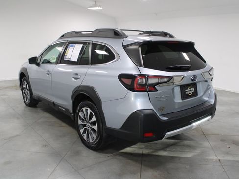 Used 2023 Subaru Outback Limited image 7