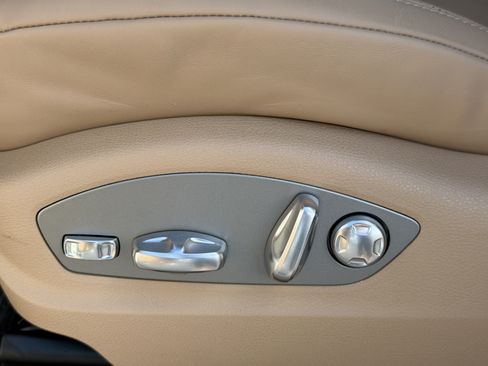 Certified 2025 Porsche Macan AWD/4WD image 23