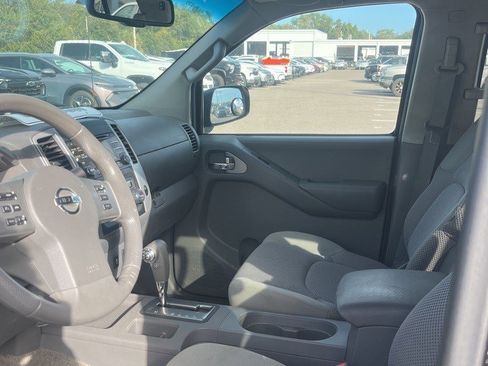 Used 2013 Nissan Frontier SV w/ SV Value Truck Pkg image 10