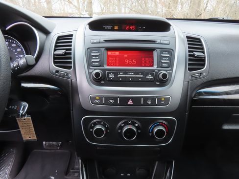 Used 2014 Kia Sorento LX image 14