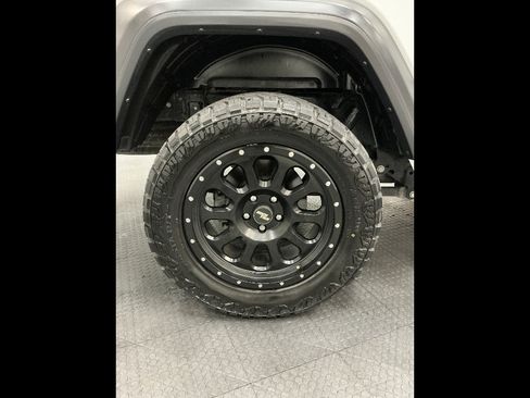 Used 2024 Jeep Gladiator Sport AWD/4WD image 39