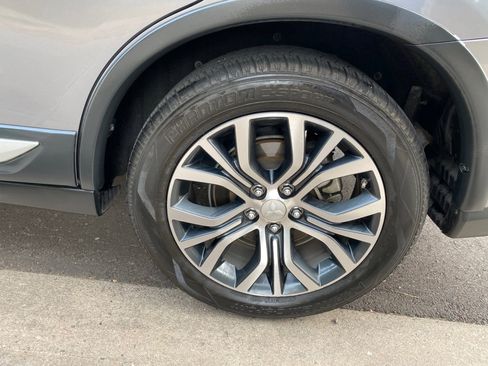 Used 2017 Mitsubishi Outlander ES image 19