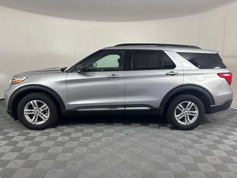 Used 2020 Ford Explorer XLT AWD/4WD image 40