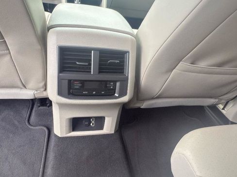 Used 2019 Volkswagen Atlas SE w/ Towing Package FWD image 7