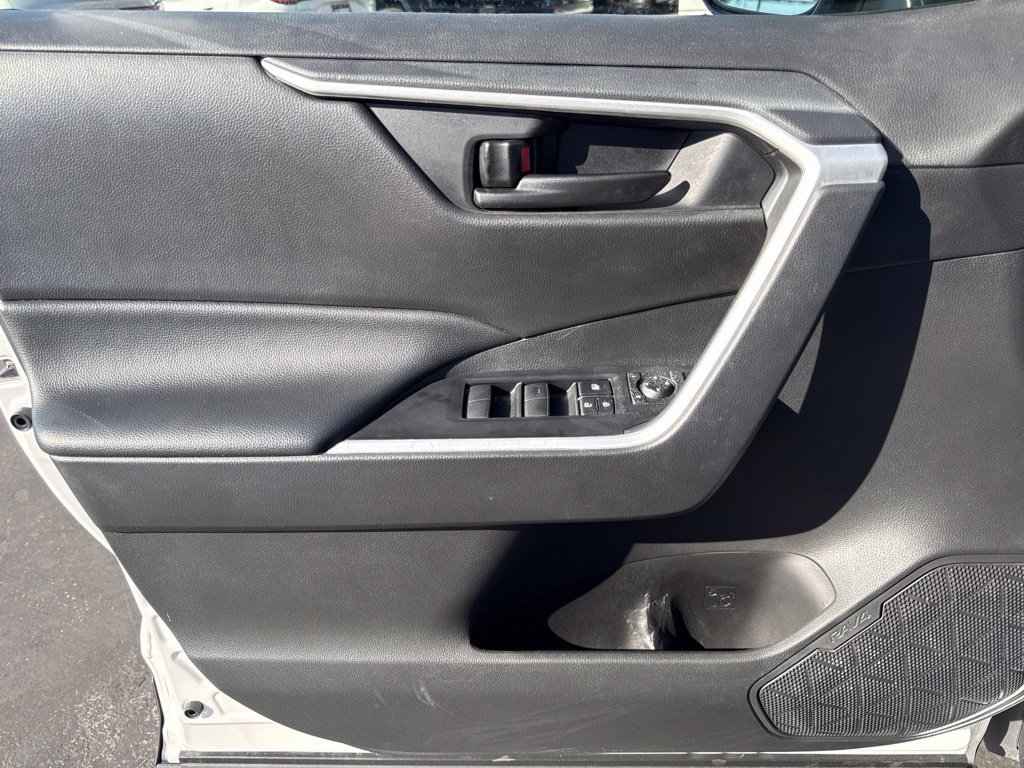 Used 2025 Toyota RAV4 LE AWD/4WD image 17