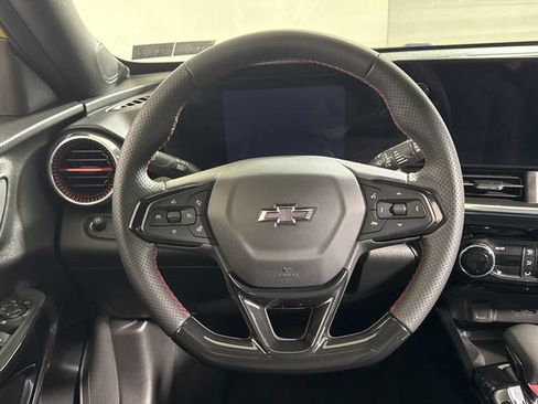 Used 2024 Chevrolet Trax RS w/ Sunroof Package FWD image 25