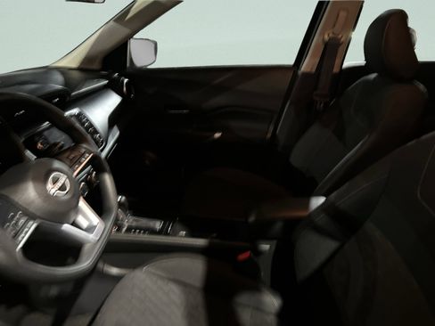 Used 2024 Nissan Kicks SV image 8