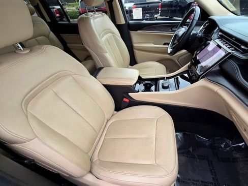 Certified 2022 Jeep Grand Cherokee Limited image 24