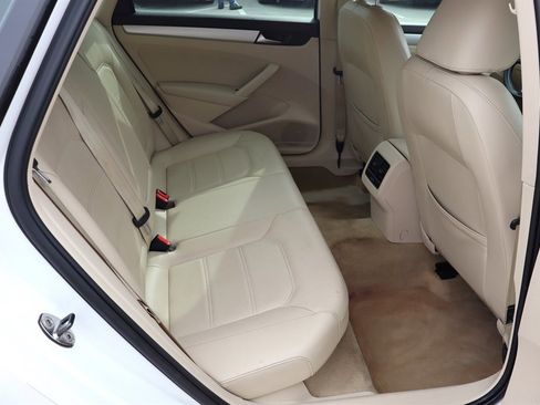 Used 2013 Volkswagen Passat TDI SE FWD image 17