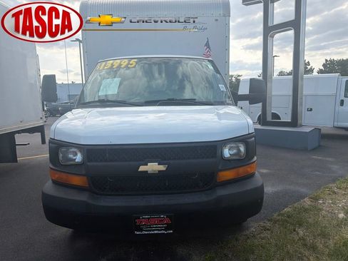 Used 2015 Chevrolet Express 4500 RWD image 1
