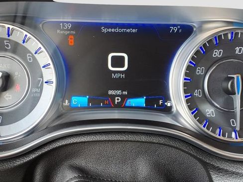 Used 2016 Chrysler 300 Limited RWD image 33