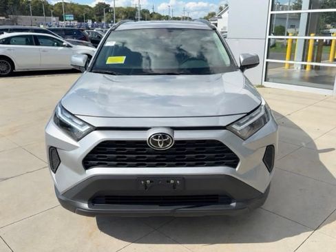 Used 2025 Toyota RAV4 XLE AWD/4WD image 2